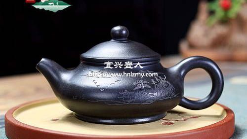 加入石黃燒制出來(lái)的紫砂壺是黑色嗎
