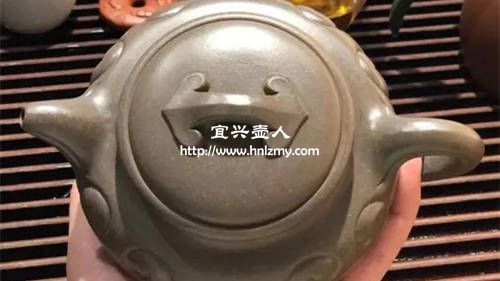 青段紫砂壺高溫?zé)笫鞘裁搭伾? referrerpolicy=