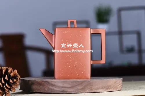 紫砂壺方壺漏水不正常，要及時(shí)修復(fù)
