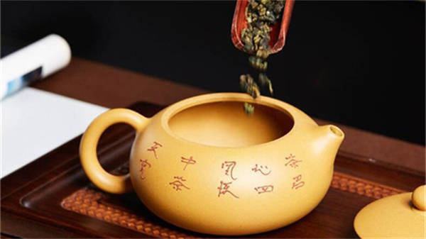 紅茶喝完后可以把茶葉放在紫砂壺里養(yǎng)壺嗎2